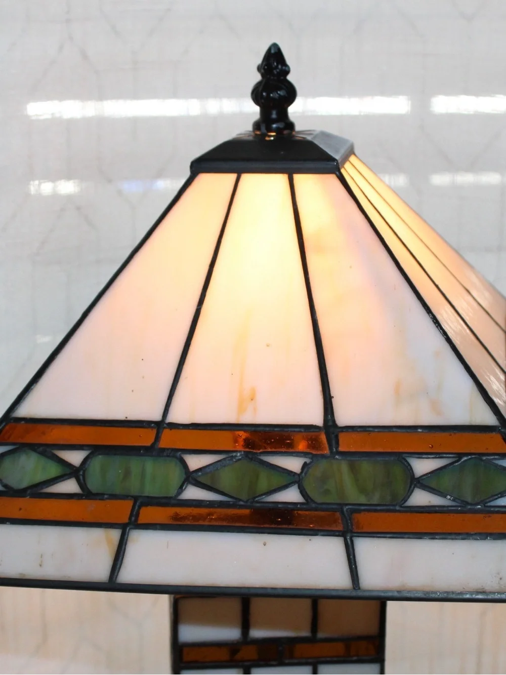 Tiffany-style Stained Glass Table Lamp in White, Green & Amber - Picture 2 of 10